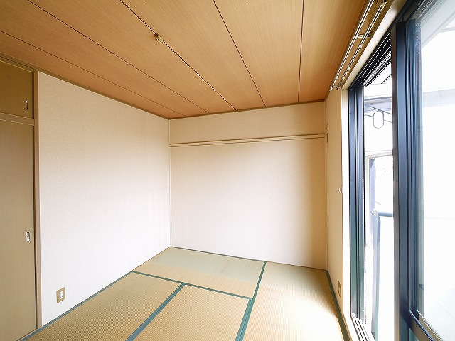 ファミール寺田Bの和室