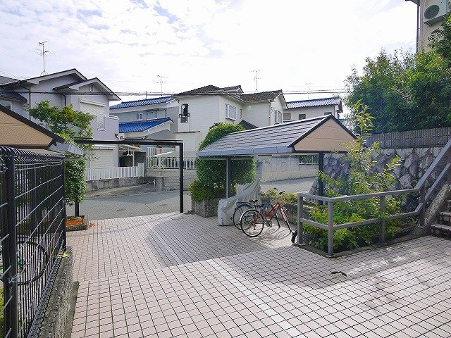 グリーンハイツ高塚のエントランス|清潔なエントランスです