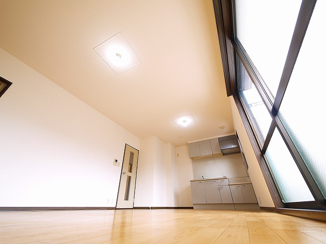 グリーンハイツ高塚の居間・リビング|ゆったり過ごせる居間です