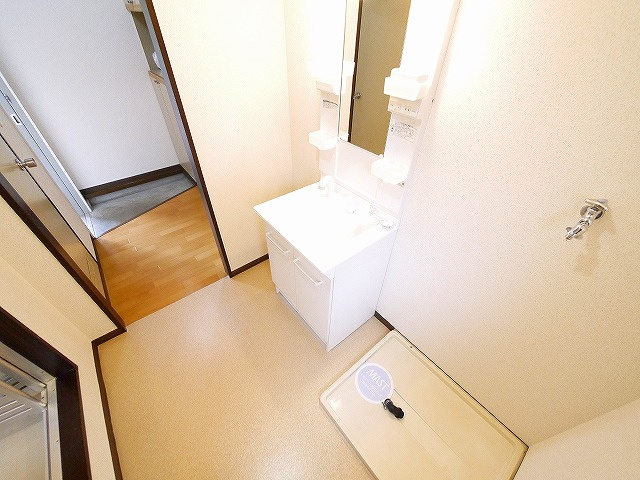 グリーンハイツ高塚の設備|スペースが確保できる洗面所です