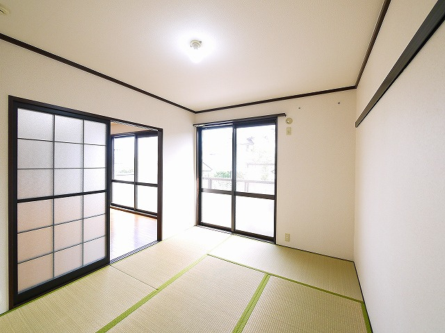 グリーンハイツ高塚の和室|日本らしい落ち着いた雰囲気の和室です
