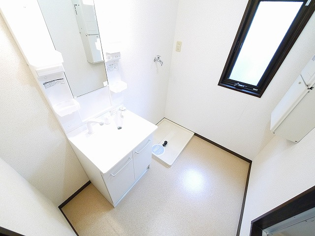 グリーンハイツ高塚の洗面所|広い洗面スペース