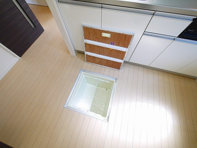 フェリシティーＥの収納|調味料などを収納できます