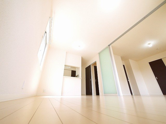 フェリシティーＥの居間・リビング|広いリビング