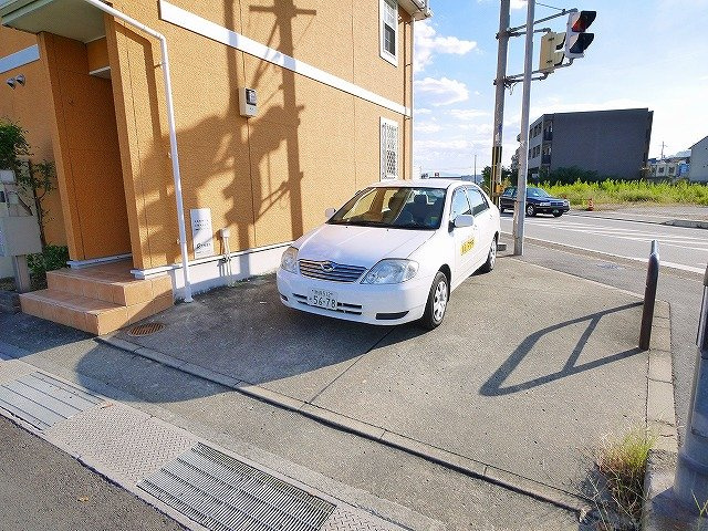 小瀬町戸建賃貸の駐車場