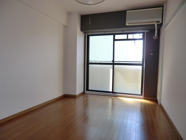 オリエントハイツの洋室