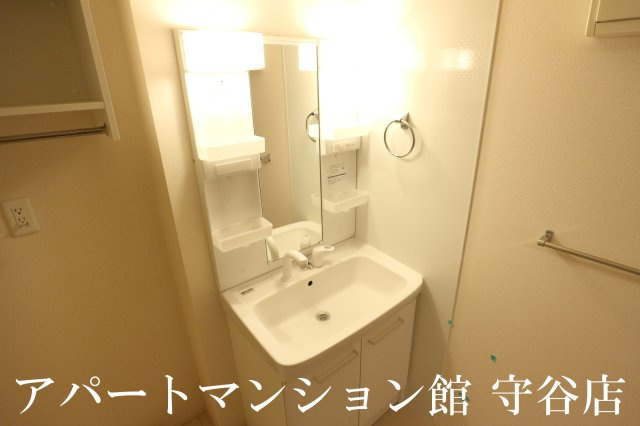 ラヴィラントさしまBの独立洗面台