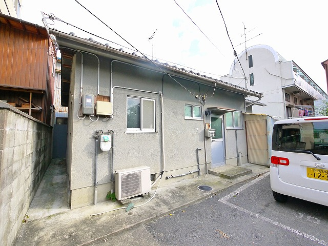 西紀寺町貸家の外観