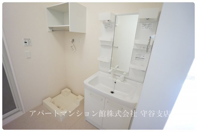 ラヴィラントさしまAの独立洗面台