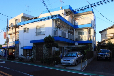 【外観】 | 岡部マンション | 南向きで日当り良好です。
