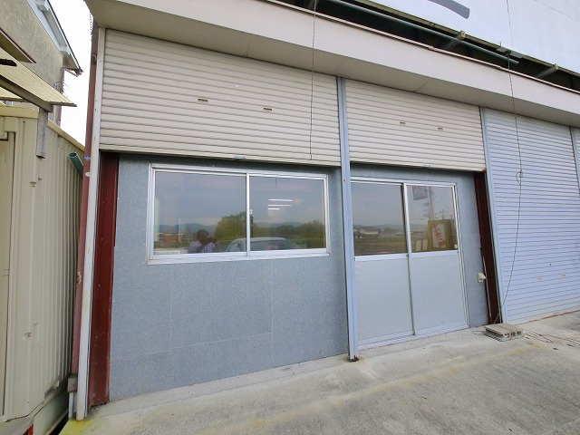 嘉幡町和田店舗の外観