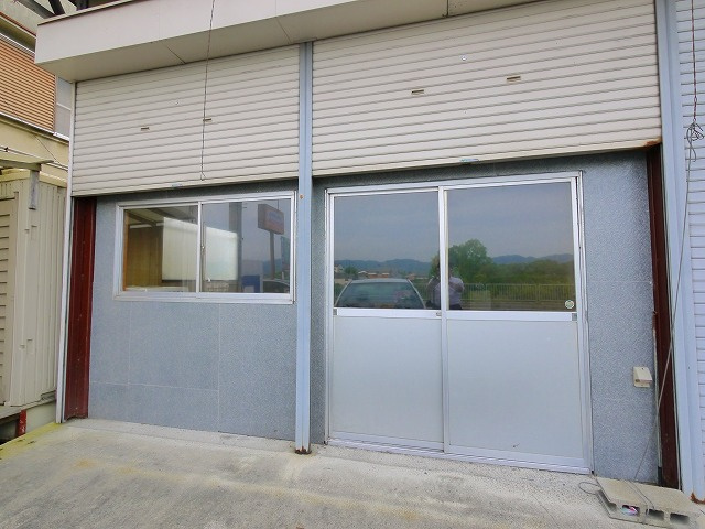 嘉幡町和田店舗の外観