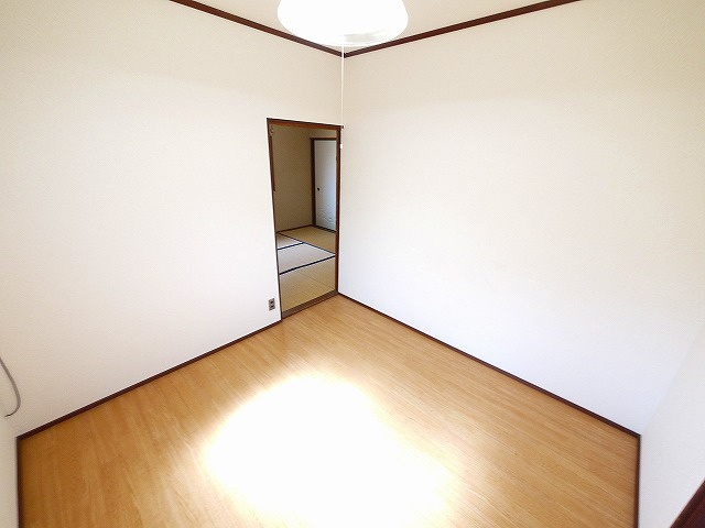 平和荘の洋室