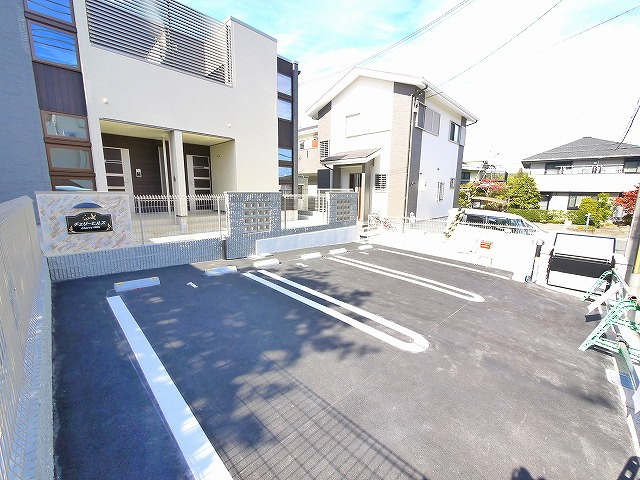 チェリーヒルズ（桜が丘）の駐車場