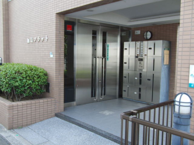加島フラットのエントランス