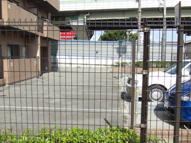 加島フラットの駐車場