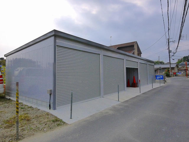 中山町シャッターガレージの外観