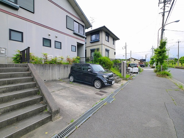三木メゾネットの駐車場|駐車場完備です
