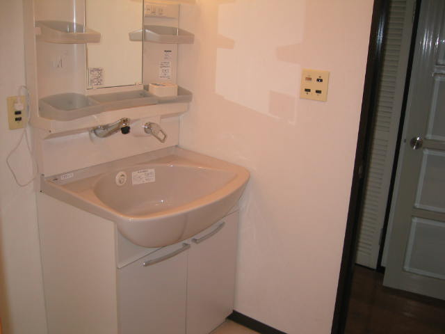 取手中央タウンF棟の洗面所