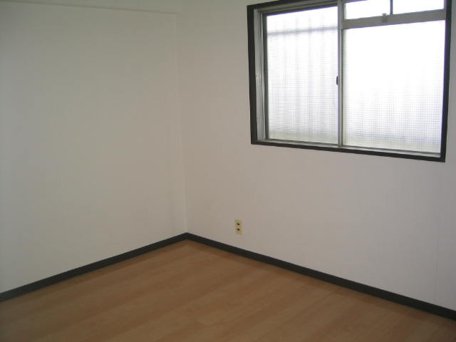 取手中央タウンF棟の洋室