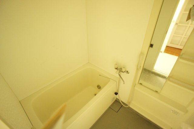 取手中央タウンF棟の浴室