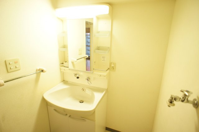 取手中央タウンF棟の洗面所