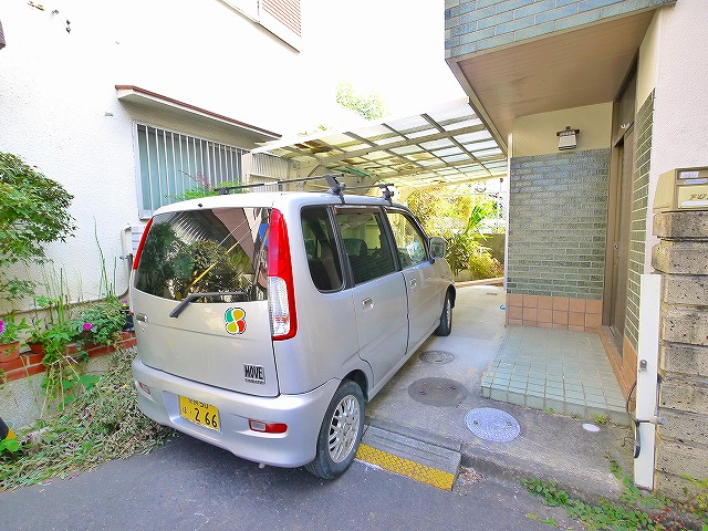 神殿町戸建（212-9）の駐車場