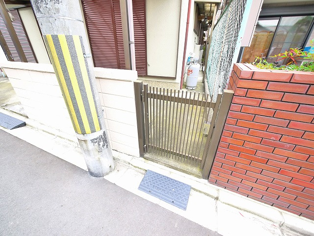 堀一戸建のエントランス