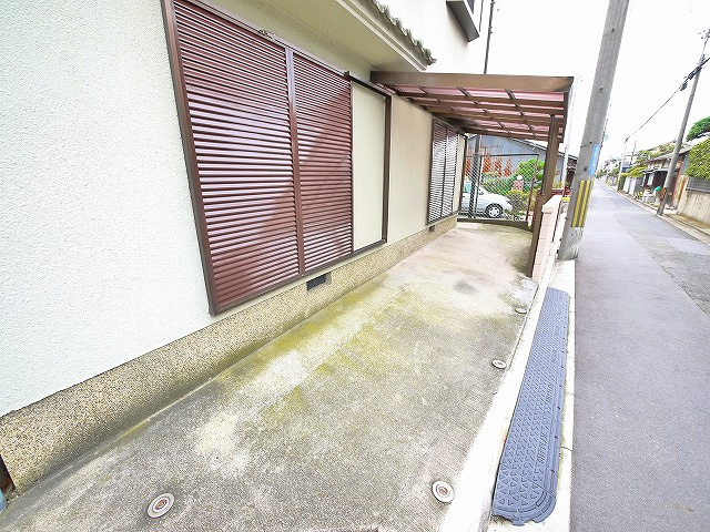 堀一戸建の駐車場