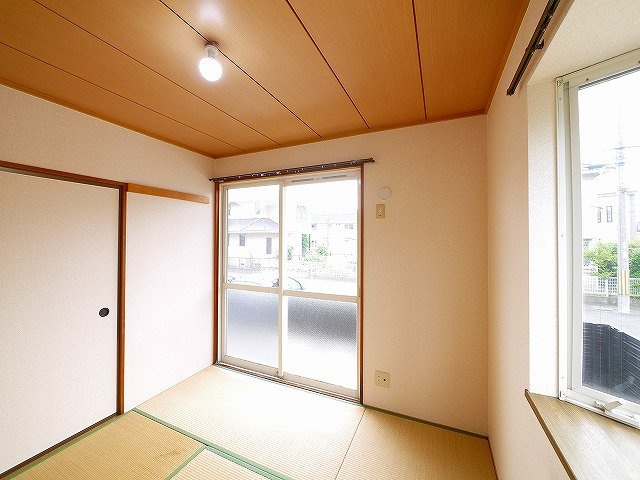 サニーコート（五条）の和室|日本らしい落ち着いた雰囲気の和室です