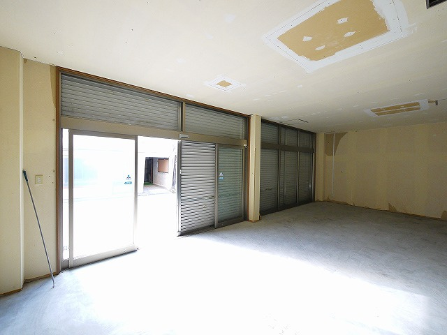 浦西ビルの内装