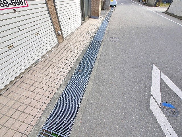 浦西ビルの周辺