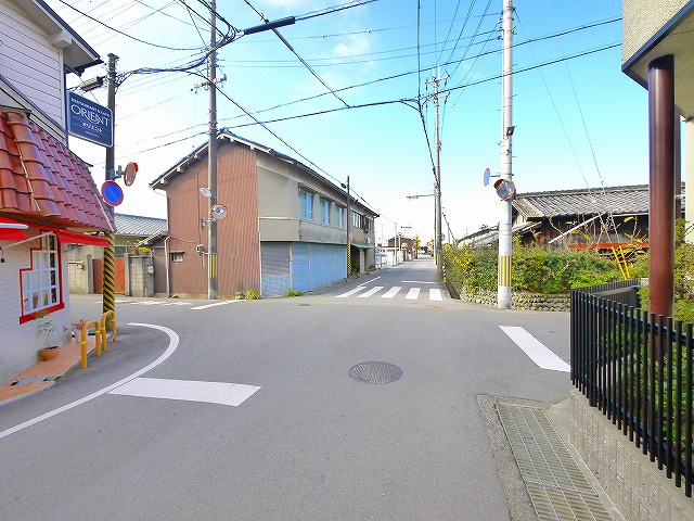 浦西ビルの周辺