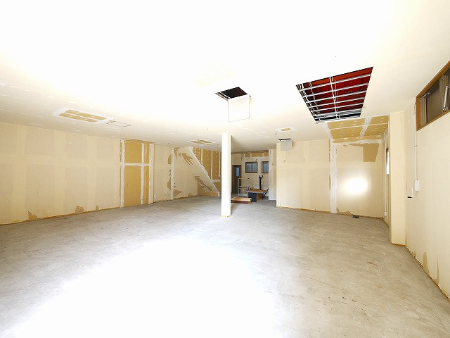 浦西ビルの内装