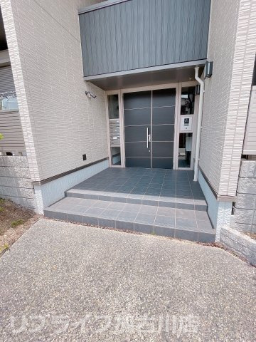 シャーメゾン新野辺のエントランス