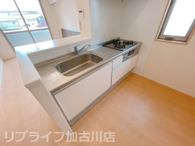 シャーメゾン新野辺のキッチン|写真は202　左右反転タイプ