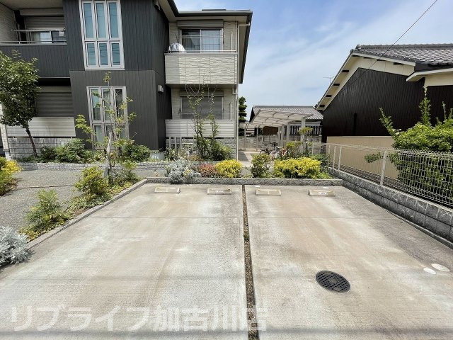 シャーメゾン新野辺の駐車場