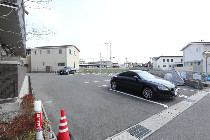 フェリーチェの駐車場
