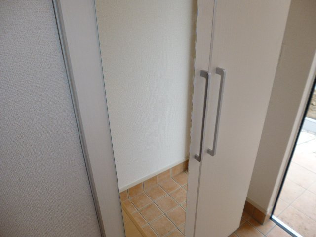 ポム・ダムールCの玄関|シューズボックス