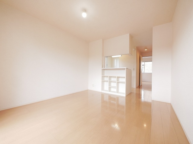 リビングタウン新大宮　Ｂ棟の居間・リビング|ゆったりとしたリビングです