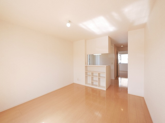 リビングタウン新大宮　Ｂ棟の居間・リビング|おしゃれな居間です