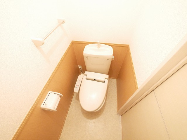 リビングタウン新大宮　Ｂ棟のトイレ|落ち着いた色調のトイレです