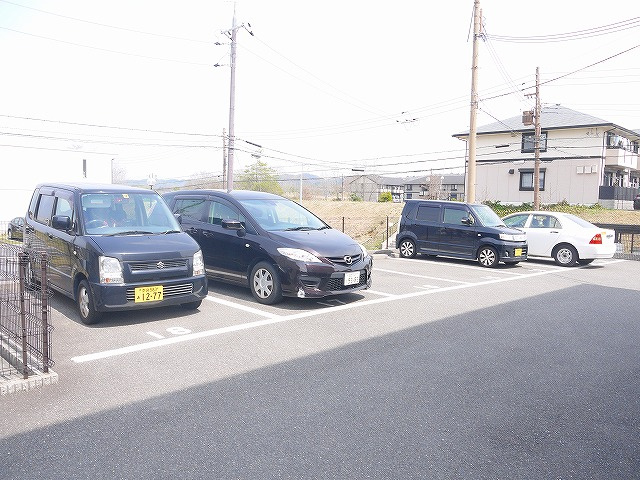 クレールうめみの駐車場