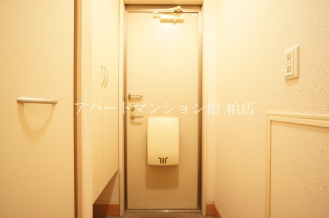 プラシデスＢ棟の玄関