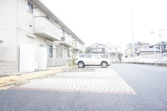 プラシデスＢ棟の駐車場