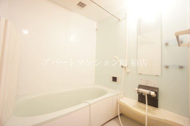 プラシデスＢ棟の浴室