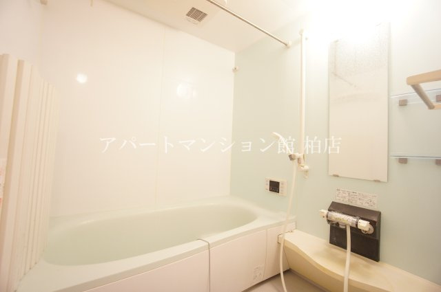 プラシデスＢ棟の浴室