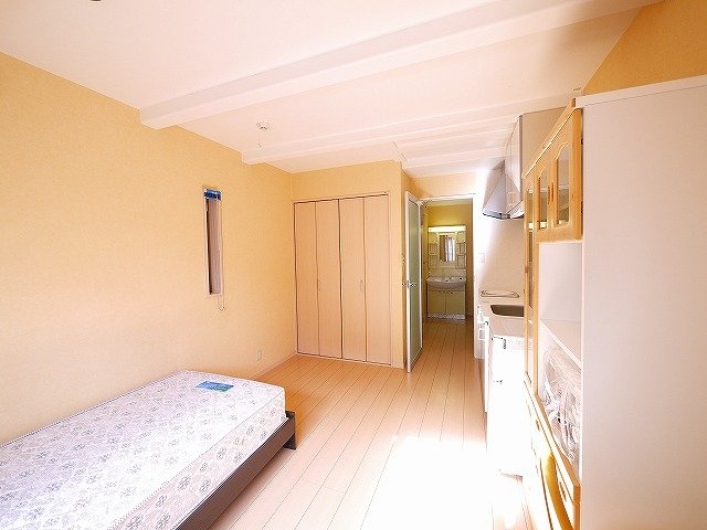 プレジール（西大寺小坊町）の洋室|収納スペースも確保されています