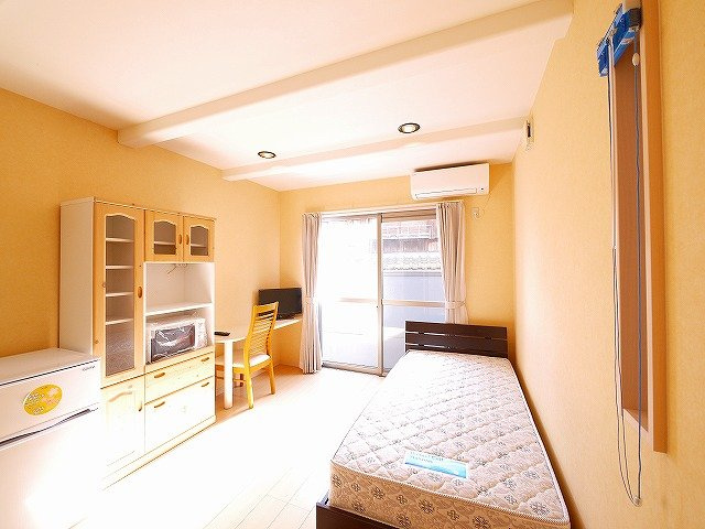 プレジール（西大寺小坊町）の洋室|ベッドや机付きなのでお引越しもお手軽です