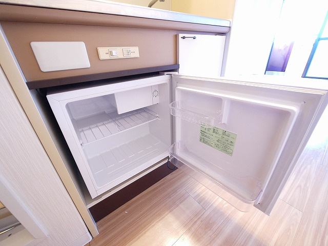 神殿マンション3号棟の設備|冷蔵庫もついてるのは嬉しいですね